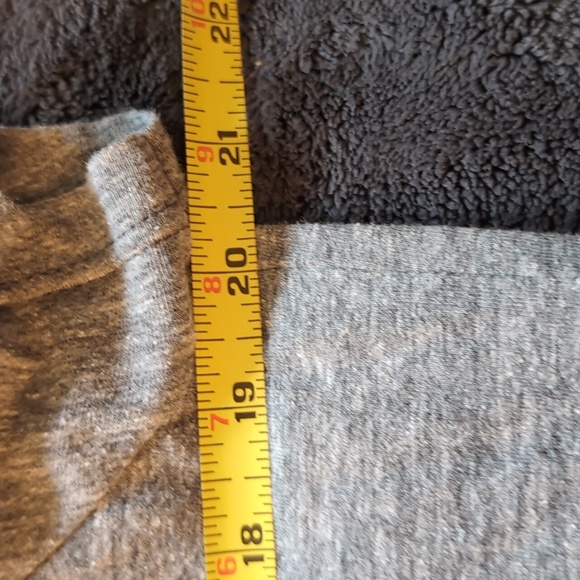 💵2/$10Bundle and Save💵 Prairie Mountain| Grey T-shirt With Blue Bear Print - Picture 6 of 8